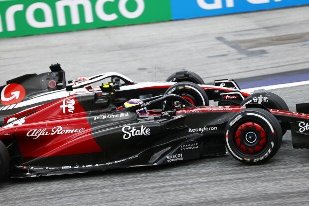 Guanyu Zhou Kevin Magnussen Haas Haas F1 ~Guanyu Zhou (Alfa Romeo) und Kevin Magnussen (Haas) ~ 
