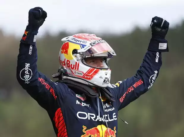Max Verstappen bejubelt den Sieg beim Österreich-Grand-Prix 2023 Titel-Bild zur News: Max Verstappen bejubelt den Sieg beim Österreich-Grand-Prix 2023