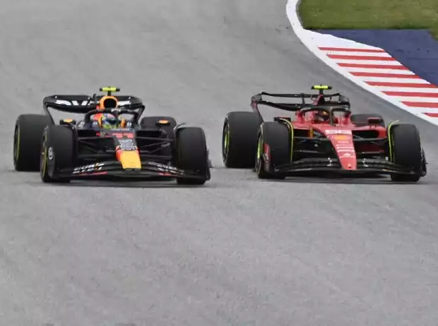 Sergio Perez und Carlos Sainz beim Formel-1-Rennen in Spielberg 2023 Titel-Bild zur News: Sergio Perez und Carlos Sainz beim Formel-1-Rennen in Spielberg 2023
