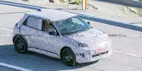 Bild zum Inhalt: Renault 5 (2024) erstmals mit Serienkarosserie erwischt