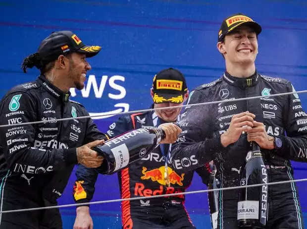 Lewis Hamilton und George Russell auf dem Formel-1-Podium in Barcelona 2023 Titel-Bild zur News: Lewis Hamilton und George Russell auf dem Formel-1-Podium in Barcelona 2023