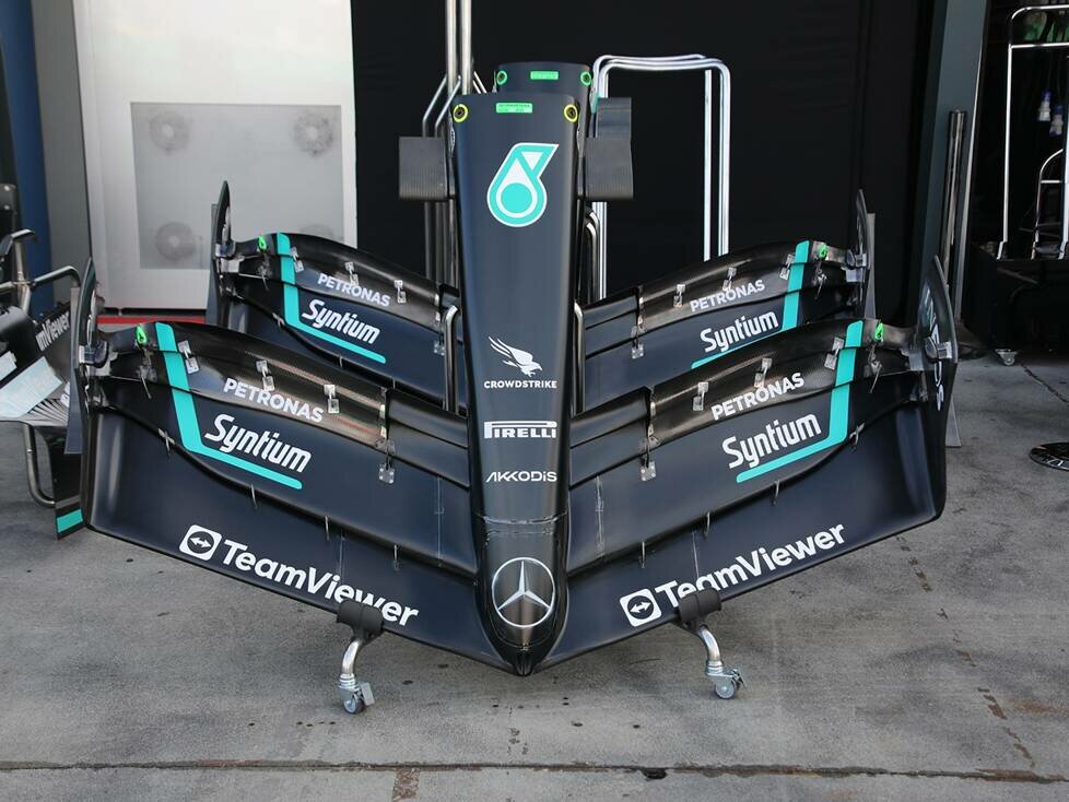 Frontflügel Mercedes W14