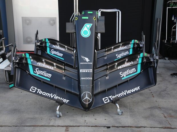 Zum Vergleich der alte Frontflügel des Mercedes W14 vom Saisonbeginn Zum Vergleich der alte Frontflügel des Mercedes W14 vom Saisonbeginn