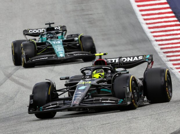 Titel-Bild zur News: Lewis Hamilton (Mercedes W14) vor Lance Stroll (Aston Martin AMR23) beim Formel-1-Rennen in Österreich 2023