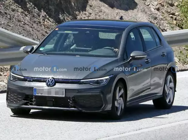 Spionagefoto des Volkswagen Golf GTE Facelifts 2024 Titel-Bild zur News: Spionagefoto des Volkswagen Golf GTE Facelifts 2024