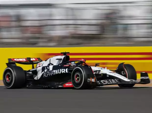 Nyck de Vries im umfangreich modifizierten AlphaTauri AT04 in Silverstone 2023 Titel-Bild zur News: Nyck de Vries im umfangreich modifizierten AlphaTauri AT04 in Silverstone 2023