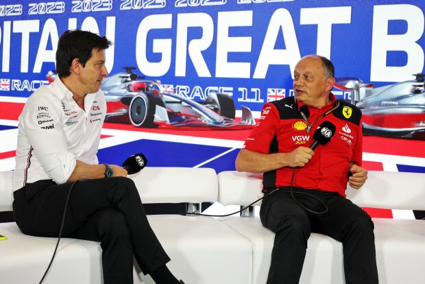 Toto Wolff Ferrari Ferrari F1 ~Toto Wolff (Mercedes) und Frederic Vasseur (Ferrari)~ Toto Wolff Ferrari Ferrari F1 ~Toto Wolff (Mercedes) und Frederic Vasseur (Ferrari)~