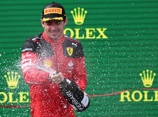 Titel-Bild zur News: Charles Leclerc (Ferrari) auf dem Podium beim Formel-1-Rennen in Österreich 2023