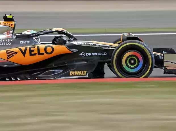 Titel-Bild zur News: Lando Norris im McLaren MCL60 beim Formel-1-Training in Silverstone