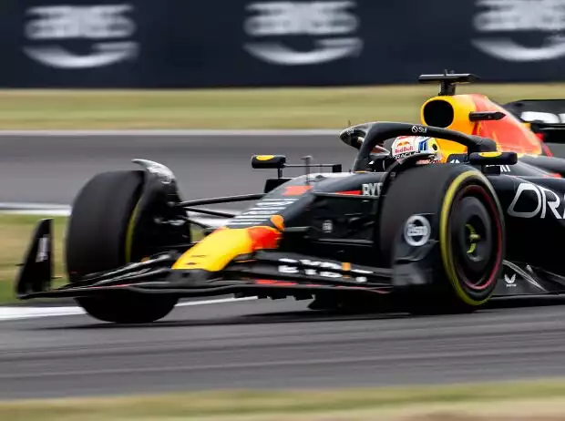 Max Verstappen im Red Bull RB19 beim Formel-1-Rennen in Silverstone 2023 Titel-Bild zur News: Max Verstappen im Red Bull RB19 beim Formel-1-Rennen in Silverstone 2023