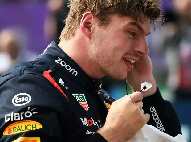 Die Hand von Max Verstappen (Red Bull) beim Formel-1-Rennen in Silverstone 2023 Titel-Bild zur News: Die Hand von Max Verstappen (Red Bull) beim Formel-1-Rennen in Silverstone 2023