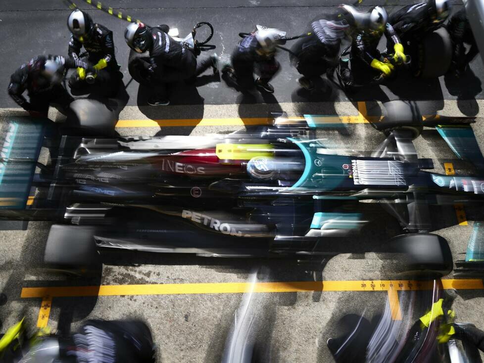 Boxenstopp bei Mercedes mit Valtteri Bottas im Formel-1-Auto
