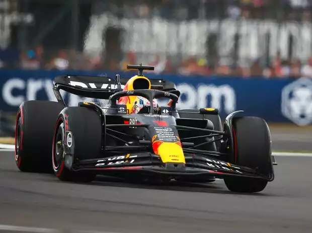 Max Verstappen im Red Bull RB19 beim Formel-1-Rennen in Silverstone 2023 Titel-Bild zur News: Max Verstappen im Red Bull RB19 beim Formel-1-Rennen in Silverstone 2023