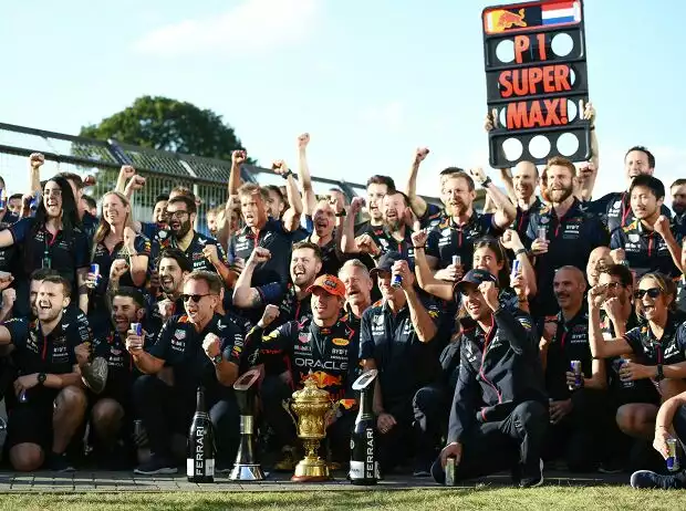 Titel-Bild zur News: Christian Horner, Max Verstappen, Adrian Newey, Sergio Perez