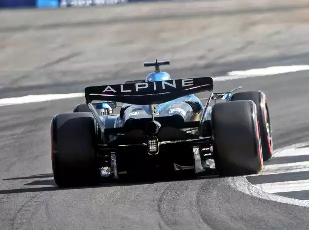 Titel-Bild zur News: Esteban Ocon, James Sutton