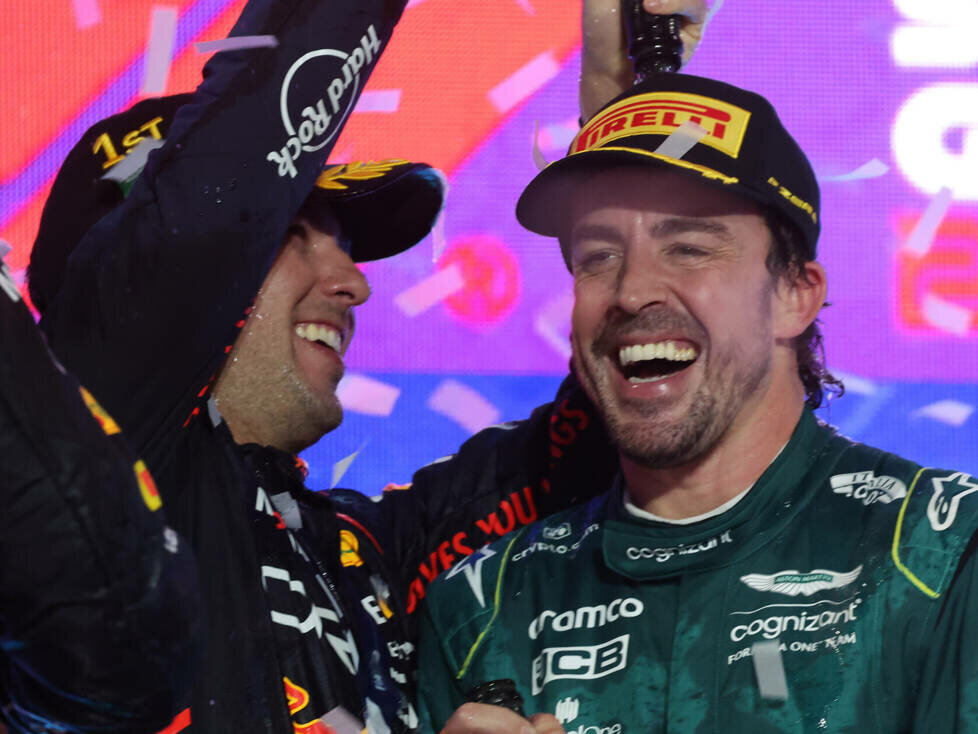 Sergio Perez und Fernando Alonso feiern auf dem Podium in Miami