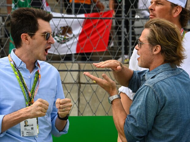 Titel-Bild zur News: Regisseur Joseph Kosinski (links) mit Schauspieler Brad Pitt