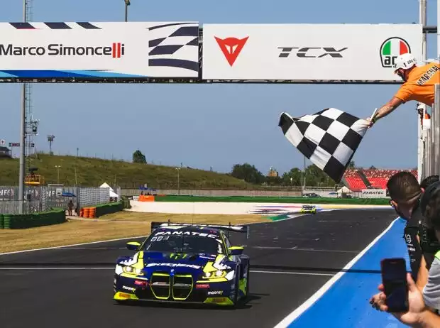 Valentino Rossi hat seinen ersten Gesamtsieg in der GTWC Europe unter Dach und Fach gebracht Titel-Bild zur News: Valentino Rossi hat seinen ersten Gesamtsieg in der GTWC Europe unter Dach und Fach gebracht