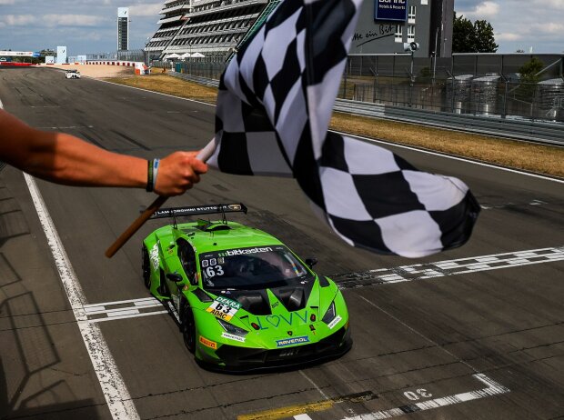 Titel-Bild zur News: Erster Sieg für den Lamborghini Huracan GT3 Evo2 im ADAC GT Masters