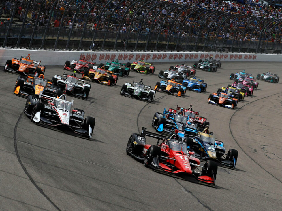 Start zu Rennen 1 beim Double-Header der IndyCar-Serie auf dem Iowa Speedway 2022