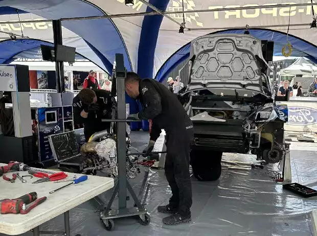 Motorwechsel am Auto von Ott Tänak Titel-Bild zur News: Motorwechsel am Auto von Ott Tänak