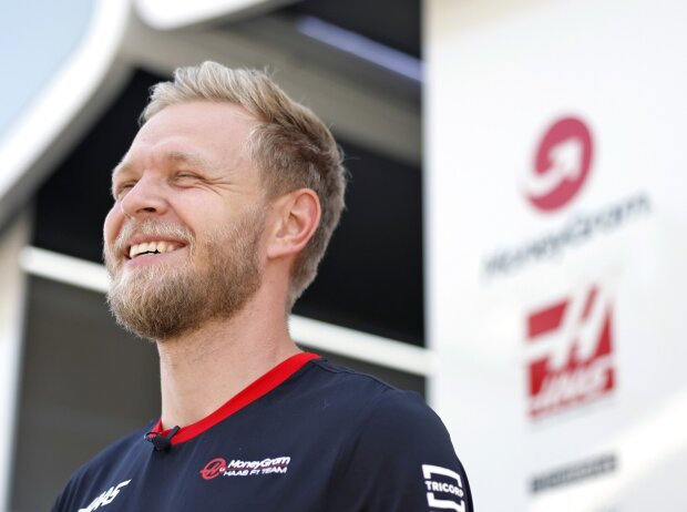 Titel-Bild zur News: Kevin Magnussen im Formel-1-Fahrerlager in Ungarn 2023