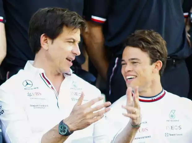 Lewis Hamilton, Toto Wolff, Nyck de Vries Titel-Bild zur News: Lewis Hamilton, Toto Wolff, Nyck de Vries