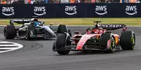 Charles Leclerc im Ferrari SF-23 vor George Russell im Mercedes W14 in Silverstone 2023