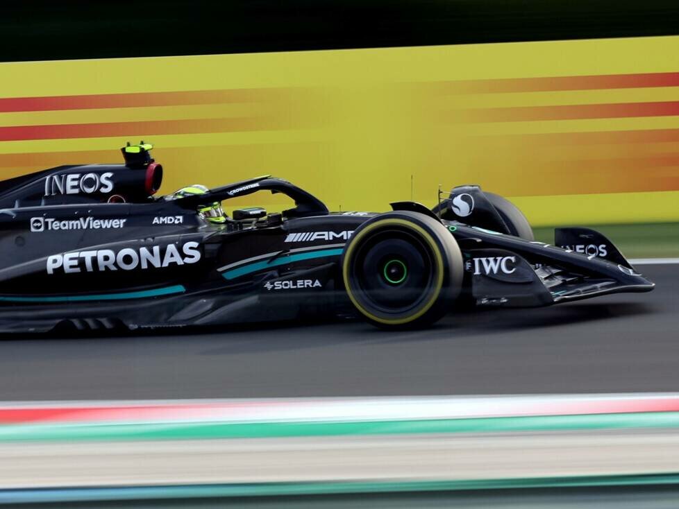 Lewis Hamilton im Mercedes W14 beim Formel-1-Freitagstraining in Ungarn 2023