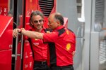 Laurent Mekies mit Frederic Vasseur (Ferrari) 