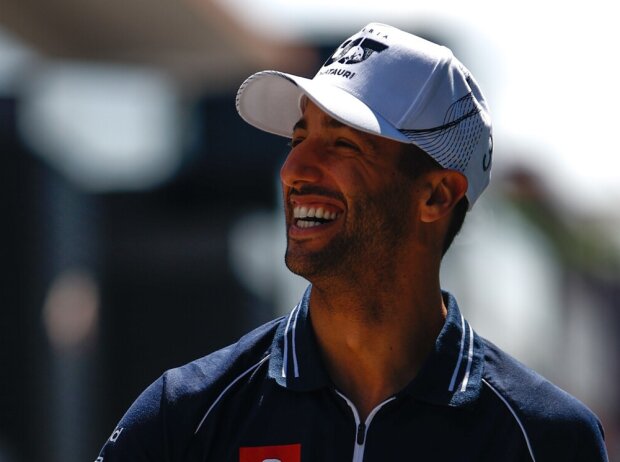 Titel-Bild zur News: Daniel Ricciardo im Formel-1-Fahrerlager beim Ungarn-Grand-Prix 2023