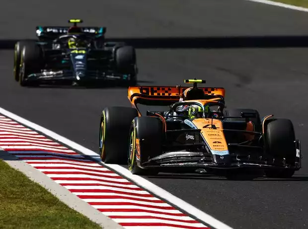 Lando Norris vor Lewis Hamilton beim Formel-1-Rennen in Ungarn 2023 Titel-Bild zur News: Lando Norris vor Lewis Hamilton beim Formel-1-Rennen in Ungarn 2023