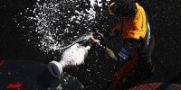 Lando Norris zerstört den Pokal von Max Verstappen beim Formel-1-Rennen in Ungarn 2023