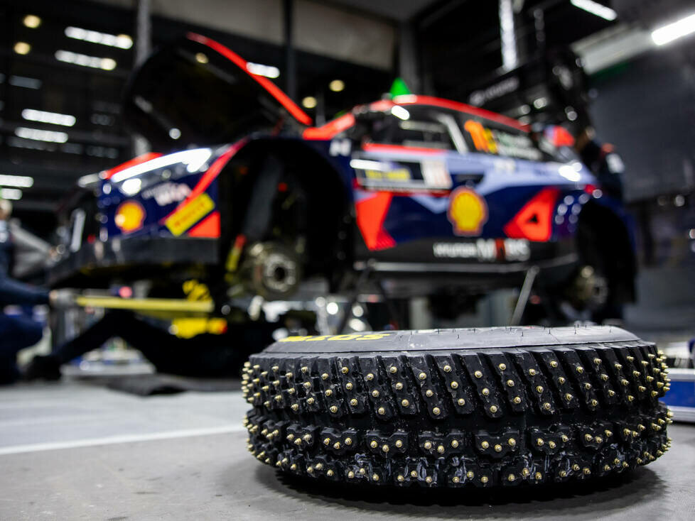 WRC-Reifen mit Spikes