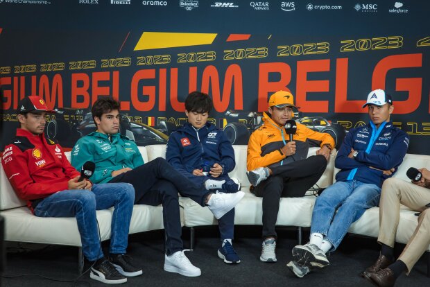 Alexander Albon Charles Leclerc Lance Stroll Yuki Tsunoda Lando Norris Ferrari Ferrari F1Aston Martin Aston Martin F1AlphaTauri AlphaTauri F1McLaren McLaren F1Williams Williams F1 ~Alexander Albon (Williams), Charles Leclerc (Ferrari), Lance Stroll (Aston Martin), Yuki Tsunoda (AlphaTauri) und Lando Norris (McLaren) ~ Alexander Albon Charles Leclerc Lance Stroll Yuki Tsunoda Lando Norris Ferrari Ferrari F1Aston Martin Aston Martin F1AlphaTauri AlphaTauri F1McLaren McLaren F1Williams Williams F1 ~Alexander Albon (Williams), Charles Leclerc (Ferrari), Lance Stroll (Aston Martin), Yuki Tsunoda (AlphaTauri) und Lando Norris (McLaren) ~
