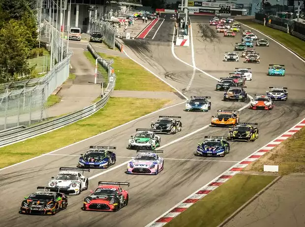 GTWC Endurance Nürburgring 2021, Startphase Titel-Bild zur News: GTWC Endurance Nürburgring 2021, Startphase