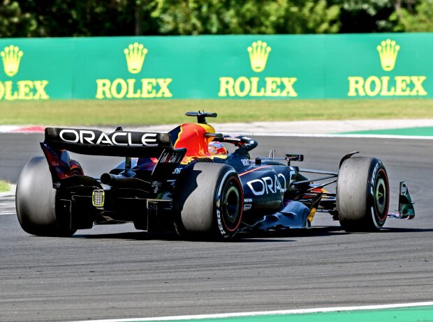 Titel-Bild zur News: Max Verstappen (Red Bull RB19) beim Formel-1-Rennen in Ungarn 2023