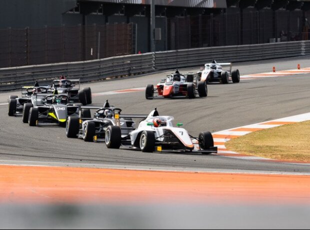 Titel-Bild zur News: Formula Winter Series in Valencia