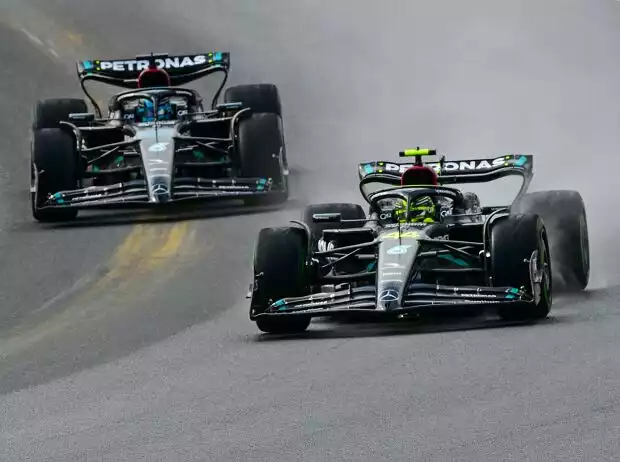 Lewis Hamilton vor seinem Mercedes-Teamkollegen George Russell beim Formel-1-Qualifying 2023 in Spa Titel-Bild zur News: Lewis Hamilton vor seinem Mercedes-Teamkollegen George Russell beim Formel-1-Qualifying 2023 in Spa