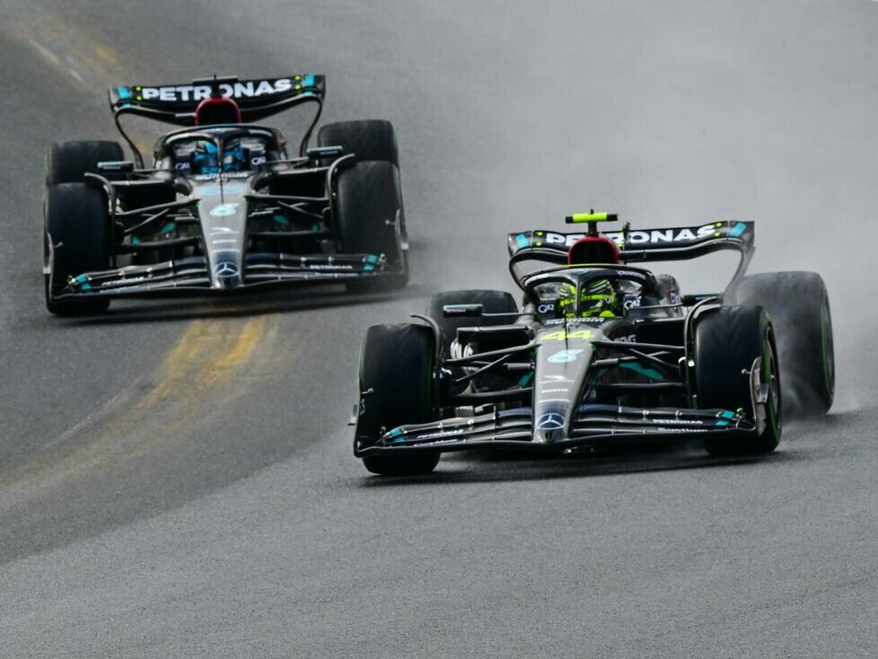 Lewis Hamilton vor seinem Mercedes-Teamkollegen George Russell beim Formel-1-Qualifying 2023 in Spa