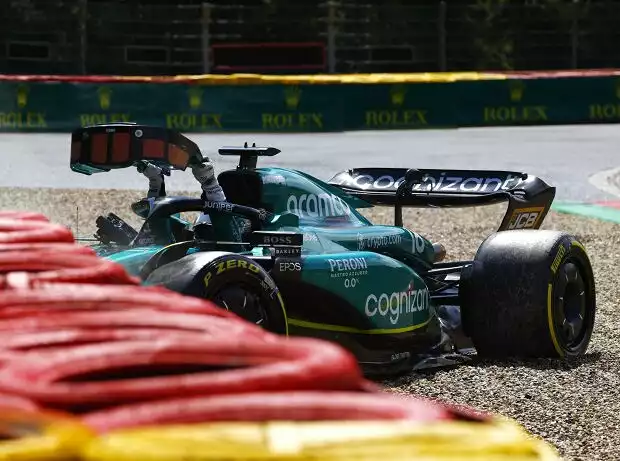 Lance Stroll (Aston Martin AMR23) verunfallt im Shootout zum Formel-1-Sprint in Belgien 2023 Titel-Bild zur News: Lance Stroll (Aston Martin AMR23) verunfallt im Shootout zum Formel-1-Sprint in Belgien 2023