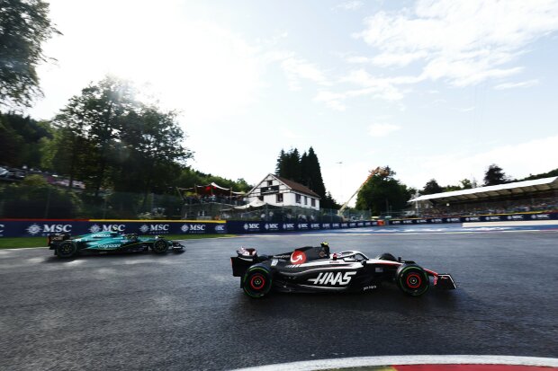 Nico Hülkenberg Fernando Alonso Haas Haas F1Aston Martin Aston Martin F1 ~Nico Hülkenberg (Haas) und Fernando Alonso (Aston Martin) ~ 