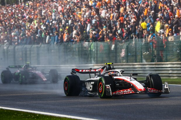 Guanyu Zhou Nico Hülkenberg Haas Haas F1 ~Guanyu Zhou (Alfa Romeo) und Nico Hülkenberg (Haas) ~ 