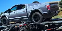 Bild zum Inhalt: Tesla Cybertruck in F-150-Verpackung veräppelt Ford