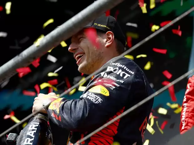 Titel-Bild zur News: Max Verstappen auf dem Podium beim Formel-1-Rennen in Belgien 2023
