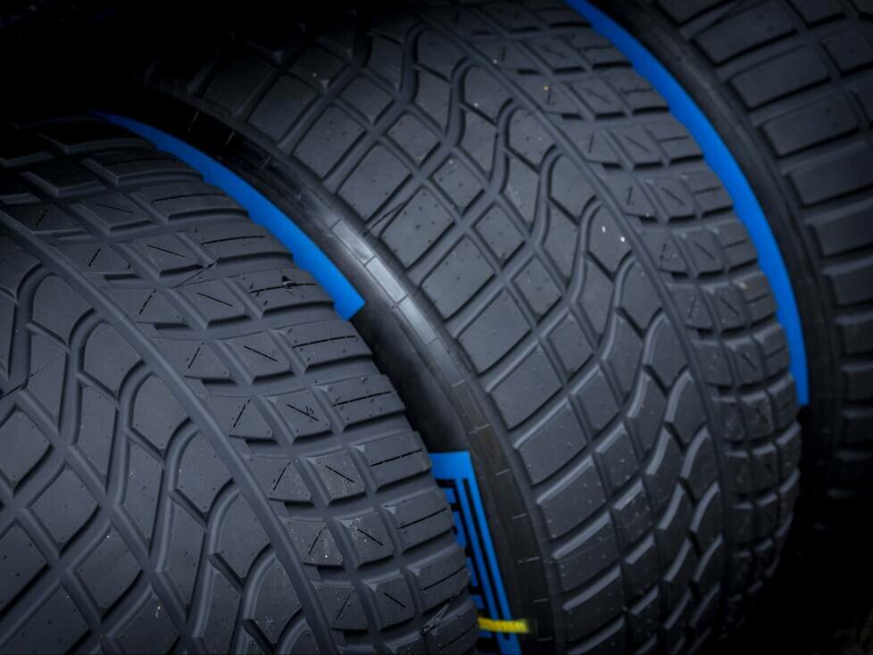 Pirelli-Full-Wet-Regenreifen