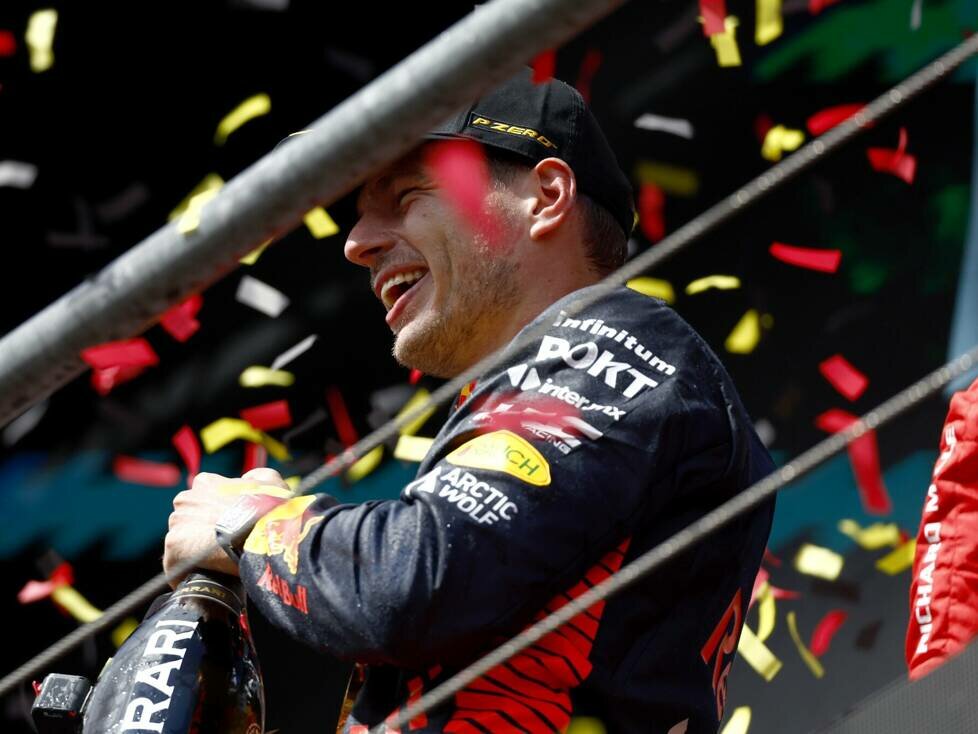 Max Verstappen auf dem Podium beim Formel-1-Rennen in Belgien 2023