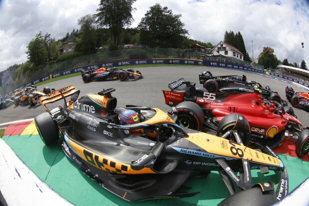 Carlos Sainz Oscar Piastri Ferrari Ferrari F1McLaren McLaren F1 ~Carlos Sainz (Ferrari) und Oscar Piastri (McLaren) ~ 