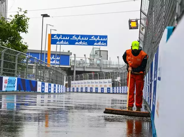 Starkregen, ExCeL-Center, London ePrix Titel-Bild zur News: Starkregen, ExCeL-Center, London ePrix