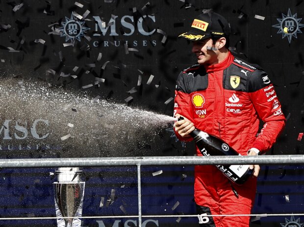 Titel-Bild zur News: Charles Leclerc (Ferrari) feiert beim Formel-1-Rennen von Belgien 2023